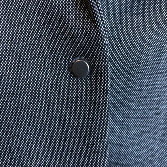 Elie Tahari Blazer with adjustable back zipper - Picture 7 of 9